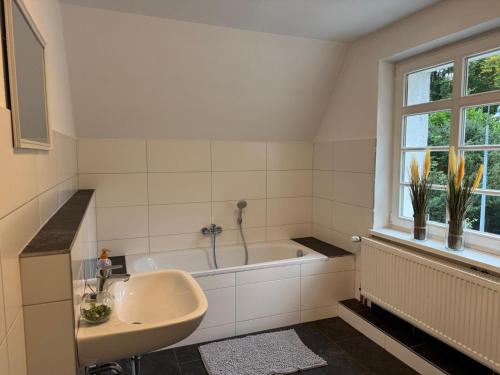 Un baño de Monteurzimmer am Waldhotel