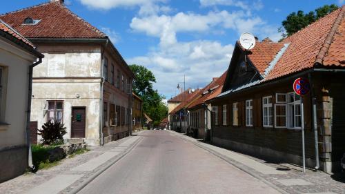 an empty street in an old town with buildings at Kuldiga Kalna Apartment in Kuldīga