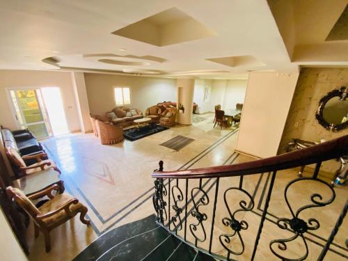 Χώρος καθιστικού στο Luxurious Duplex, 5K Premium Housing!