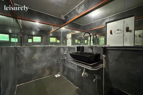 Fotografie z fotogalerie ubytování Stay Leisurely Blue Leaf Villa 3BHK, Alibaug v destinaci Alibag