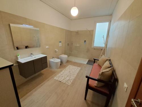 Bilik mandi di Reitia Penthouse in Historic Center