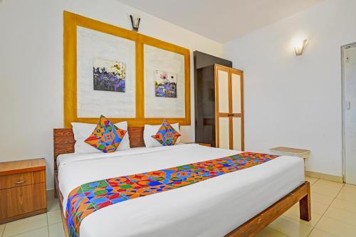a bedroom with a large white bed in a room at Via PRG Park in Benaulim