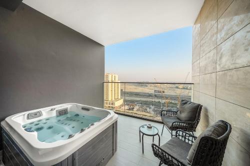 ภาพในคลังภาพของ FIRST CLASS Studio Canal and Pool View ในดูไบ