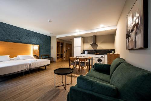 Postel nebo postele na pokoji v ubytování Hotel Zentral Mayoral