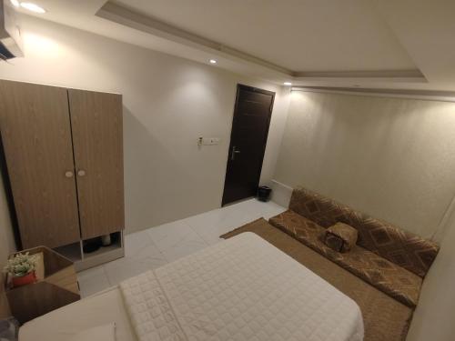 Φωτογραφία από το άλμπουμ του Salam Apartments 6 Small room with private entrance on the street C-6 στη Τζέντα