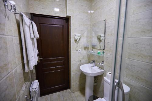 Koupelna v ubytování Elite art hotel