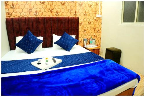 Photo de la galerie de l'établissement Hotel Ganaraj Sharnam -Near Mahakaleshwar Jyotirlinga #Air Conditioning Room #Free WiFi #Parking - Room Service #Best Hotel In Ujjain, à Ujjain
