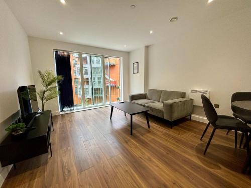 a living room with a couch and a table at 1 Bed Serviced Apartment Bracknell 5 mins from station in Bracknell