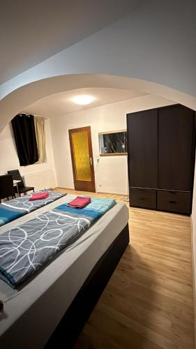 Lovely 1BR &1LR Apt with WiFi Near Amusement Park