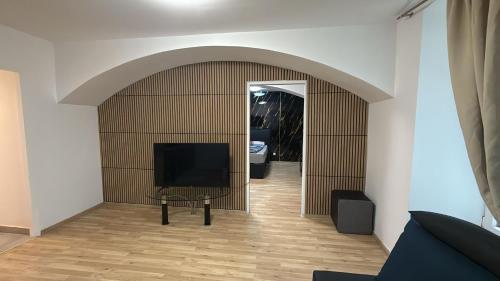 Lovely 1BR &1LR Apt with WiFi Near Amusement Park