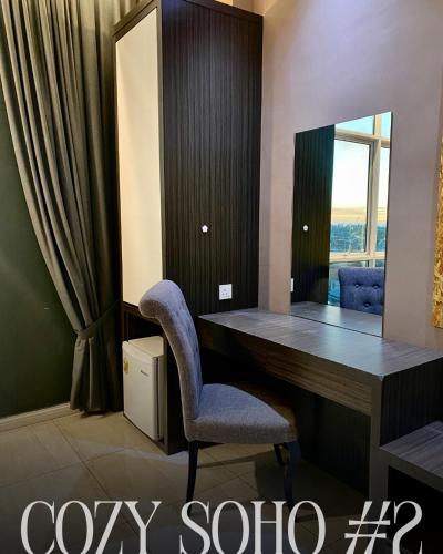 a desk with a chair and a mirror in a room at Cozy Soho #2 By TwoKeys in Miri