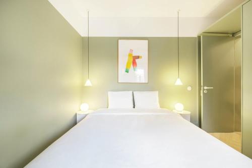 Postel nebo postele na pokoji v ubytování Jardim Suites by Olala Homes