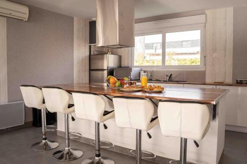 Kuchyň nebo kuchyňský kout v ubytování Ty inizi - Maison avec piscine