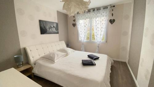 Postel nebo postele na pokoji v ubytování Ty inizi - Maison avec piscine