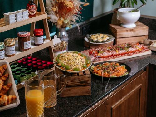 ホテルの敷地内または近くでの食事または食べ物