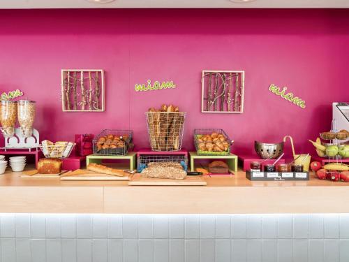 Comida en o cerca de este hotel