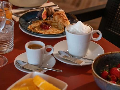 Comida en o cerca de este hotel