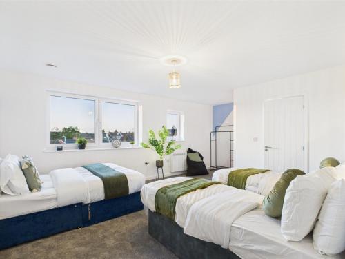 Ένα ή περισσότερα κρεβάτια σε δωμάτιο στο Relaxing Cooden Escape Stylish 3 Bed Flat