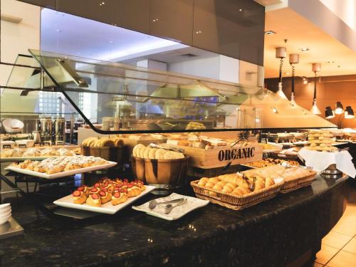 ホテルの敷地内または近くでの食事または食べ物