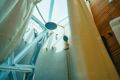 a room with a glass ceiling and a light pole at Luxeglamp in Umm Al Quwain