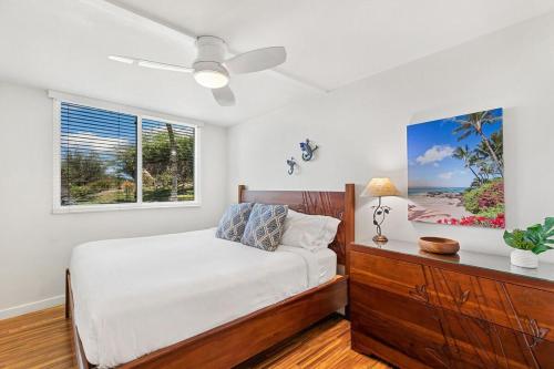 a bedroom with a bed and a ceiling fan at Keawakapu 208 · KKP 208 Renovated Condo w AC Near Beach Shops in Wailea