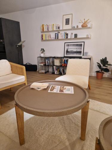 2 chambres, avec balcon, à 8 min des plages en voiture