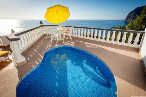Villa Best Views Los Gigantes, private heated pool