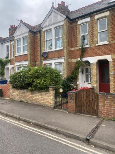 a row of brick houses on a street at Arts&BichonsB&B in Oxford