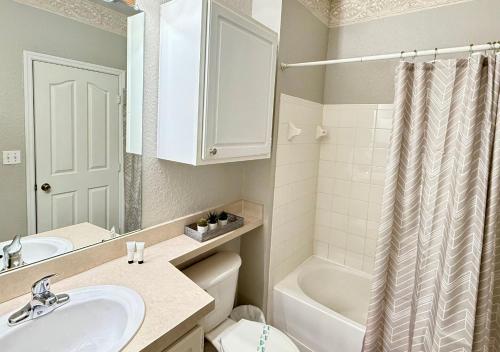 2BR2BA Getaway 7 Miles from Orlando Parks photo 7