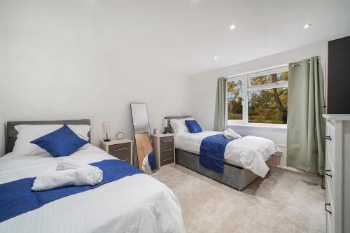 Postel nebo postele na pokoji v ubytování Cozy 2 bed Close to Wembley Reduction for long stay