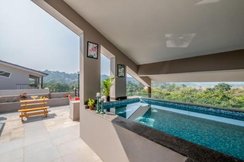Kolam renang di atau dekat dengan Da Alohas 2BHK Luxury Private Pool Penthouse Suite