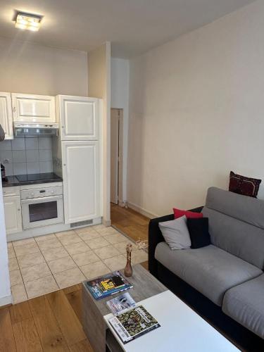 Parisian modern Flat 10 min walk to The Louvre