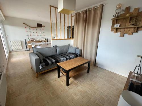 a living room with a couch and a coffee table at Appartement cosy et calme au cœur de Landerneau in Landerneau