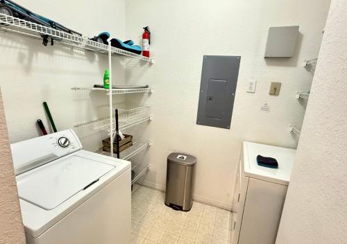 2BR2BA Getaway 7 Miles from Orlando Parks photo 13