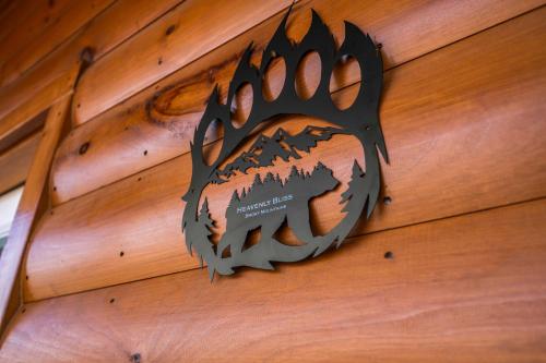 Luxury Cabin with Hot Tub and Resort Access photo 52