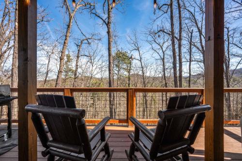 Luxury Cabin with Hot Tub and Resort Access photo 42