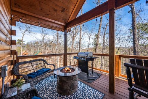 Luxury Cabin with Hot Tub and Resort Access photo 35