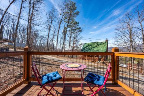 Luxury Cabin with Hot Tub and Resort Access photo 30
