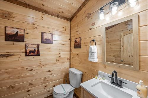 Luxury Cabin with Hot Tub and Resort Access photo 28