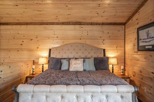 Luxury Cabin with Hot Tub and Resort Access photo 27