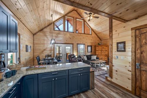Luxury Cabin with Hot Tub and Resort Access photo 17