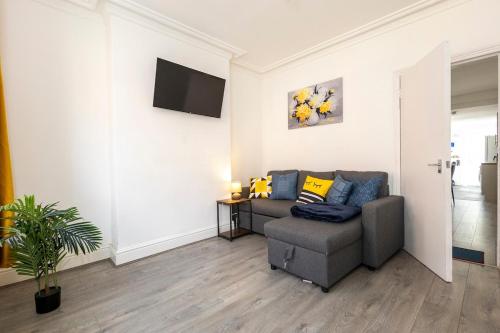 a living room with a couch and a table at The Robinwood Green Haven Retreat Luxurious 3 Bedroom Stay Sleeps 7 in Nottingham