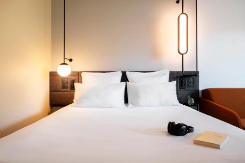 Postel nebo postele na pokoji v ubytování Novotel Belfort Centre Atria