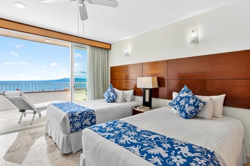 Postel nebo postele na pokoji v ubytování Grand Miramar A502