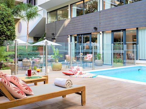 Kolam renang di atau dekat dengan Croisette Beach Hotel Cannes - MGallery Collection