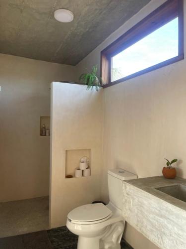 Ένα μπάνιο στο Casa Nisa l - Lovely 2BR beach home in Puertecito!