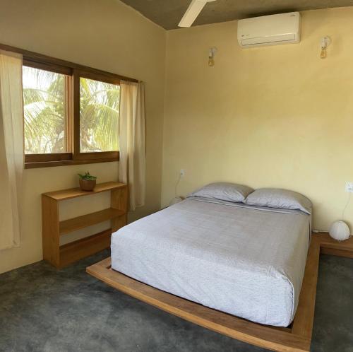 Ένα ή περισσότερα κρεβάτια σε δωμάτιο στο Casa Nisa l - Lovely 2BR beach home in Puertecito!
