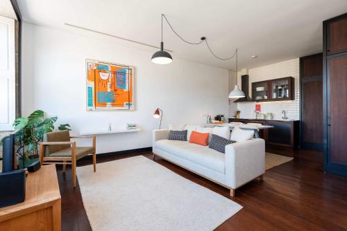 Large Studio with City Views