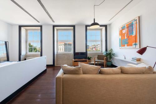 Large Studio with City Views