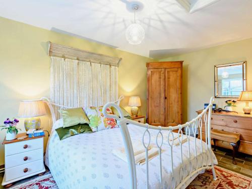 a bedroom with a white bed and a dresser at 2 bed in Blandford Forum STOMI in Durweston